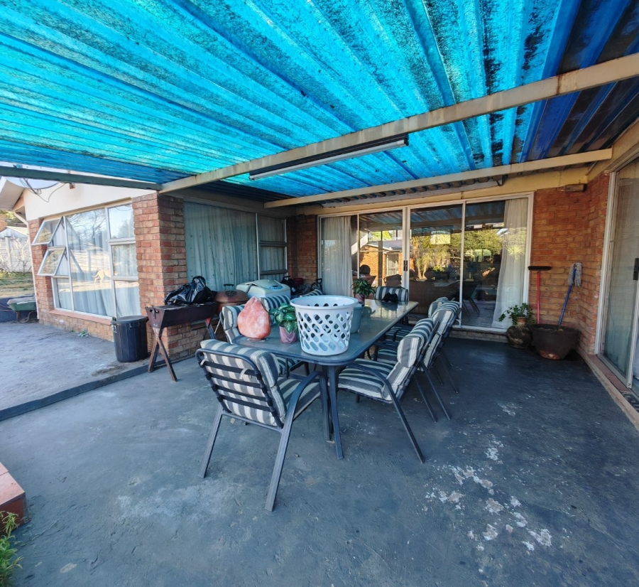 6 Bedroom Property for Sale in Heuwelsig Free State